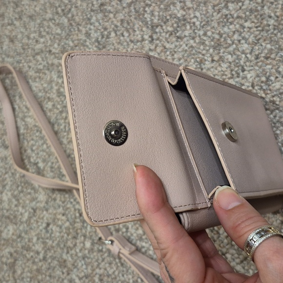 Steve Madden Light Pink Wallet Crossbody Purse EUC - Picture 4 of 10